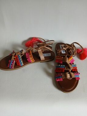 Steve Madden Brown  Lace-Up Sandals with Bright Tassel & Bead Details Sz8.5M